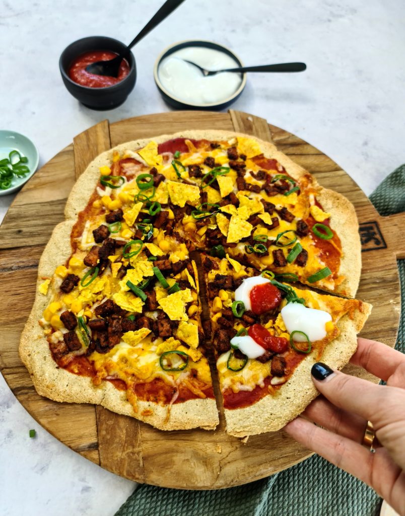 Sprø quinoapizza med tacotopping – nærbilde