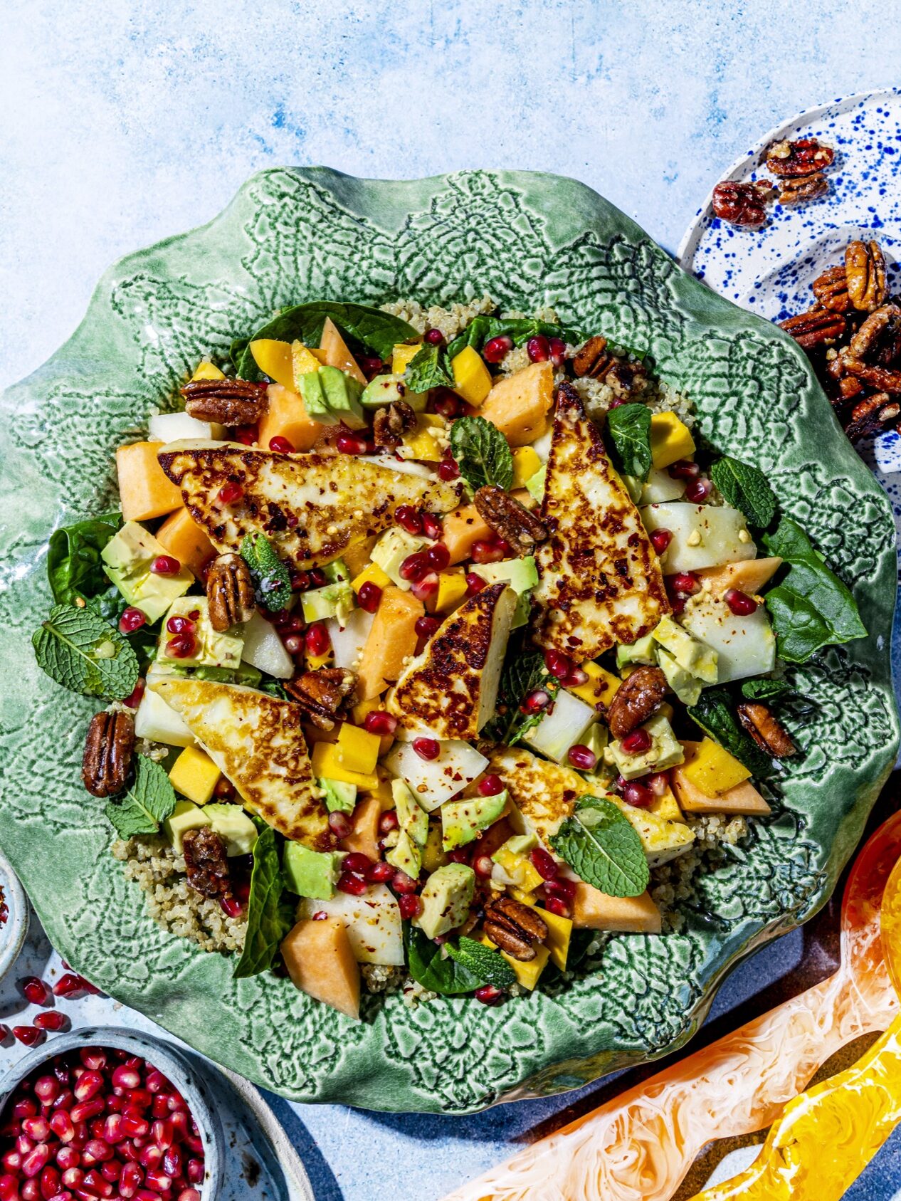 Halloumisalaten, søt chili-halloumi med melon, mango og avokado